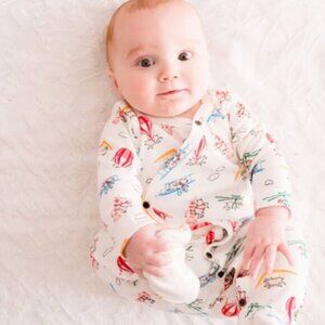 Finn + Emma | When Pigs Fly Front Button Footie | Size 9-12 months